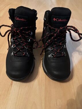 Columbia Women's Newton Ridge Lightweight Waterproof Shoe Hiking Boot size 7W